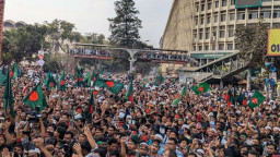 হাদি হত্যার প্রতিবাদ শাহবাগে শিক্ষার্থী-জনতার ঢল