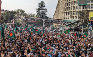 হাদি হত্যার প্রতিবাদ শাহবাগে শিক্ষার্থী-জনতার ঢল