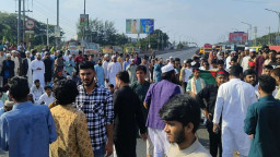 ছাত্র-জনতার অবরোধে অচল ঢাকা-চট্টগ্রাম মহাসড়ক