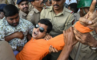 বাংলাদেশ ইস্যুতে এবার কলকাতা ও মুম্বাইয়ে বিক্ষোভ