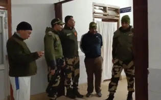 সীমান্তে বিএসএফ জওয়ান গু-লিবিদ্ধ