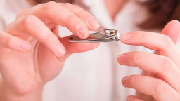 নখ কাটার সময় যে ৮টি ভুল হতে পারে ক্ষতির কারণ