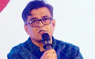 আ. লীগ নিয়ে সরকারের অবস্থান স্পষ্ট করলেন শফিকুল আলম