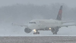 ভয়াবহ তুষারঝড়ে যুক্তরাষ্ট্র অচল, একদিনেই বাতিল ১৬০০ ফ্লাইট