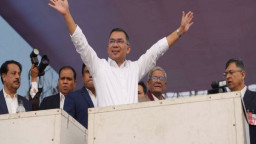 ১৭ বছর পর দেশে ফিরে আবেগে ভাসলেন তারেক রহমান