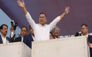 ১৭ বছর পর দেশে ফিরে আবেগে ভাসলেন তারেক রহমান