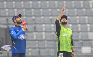 চলছে সিলেট টাইটান্স বনাম ঢাকা ক্যাপিটালসের ম্যাচ: সরাসরি দেখুন