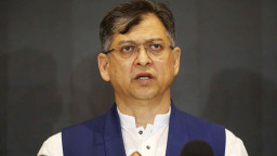 একসঙ্গে তিন বার্তা সালাহউদ্দিন আহমেদের