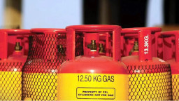 হঠাৎ সিদ্ধান্ত: আজ থেকেই এলপিজি সিলিন্ডার বিক্রি বন্ধ