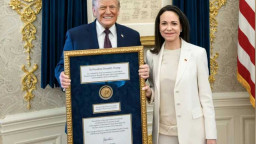 নিজের নোবেল পদক ট্রাম্পকে দিলেন