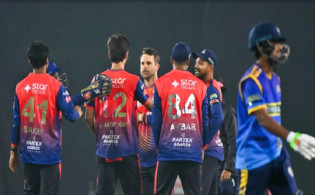 প্লে-অফ: কে কার বিপক্ষে খেলবে