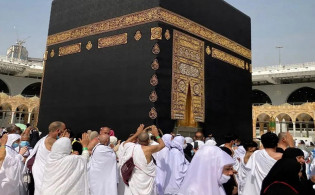 ওমরাহ পালনে ইচ্ছুকদের জন্য দুঃসংবাদ