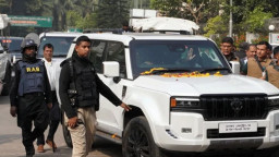 রাতের চাঞ্চল্যকর ঘটনা, তারেক রহমানের গাড়িতে অজানা খাম