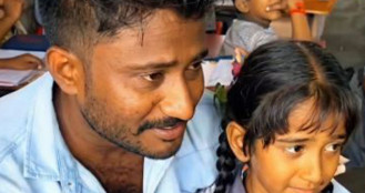 শ্রেণিকক্ষে কাঁদলেন বাবা, ভাইরাল ভিডিও