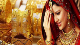 স্বর্ণের বাজারে আগুন! এক লাফে রেকর্ড দাম ঘোষণা