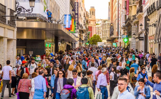 স্পেনে অভিবাসীদের জন্য জরুরি সিদ্ধান্ত