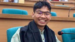 ঝাড়ু হাতে নারী নেত্রীরা, সর্বমিত্রের পোস্টে নতুন বিতর্ক