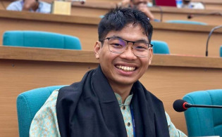 ঝাড়ু হাতে নারী নেত্রীরা, সর্বমিত্রের পোস্টে নতুন বিতর্ক