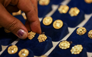 একদিনে উত্থান-পতনের পর স্বর্ণের দামে নতুন সমন্বয়