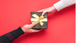 বাবা ছেলেকে উপহার দিচ্ছেন সাড়ে ১৩ লাখ শেয়ার