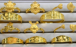 ৫ হাজার ডলারের ঘর ছাড়াল স্বর্ণ, সামনে আরও চমক