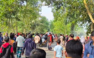 প্রাণ গেল বাবা-মায়ের, একই দুর্ঘটনায় কাতরাচ্ছে মেয়ে