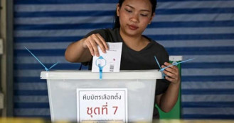 চলছে ভোটগ্রহণ, হচ্ছে সংবিধান বদলের প্রশ্নে গণভোটও