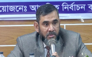 ভোটকেন্দ্রে মোবাইল নিতে বাধা নেই: ইসি সানাউল্লাহ