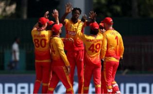 ওমানকে ধসিয়ে দিয়ে বিশ্বকাপ শুরু জিম্বাবুয়ের