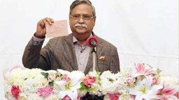 এবারো পোস্টাল ব্যালটে ভোট দিলেন রাষ্ট্রপতি