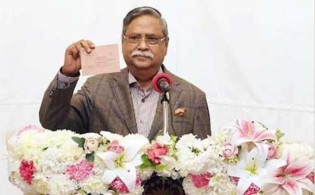 এবারো পোস্টাল ব্যালটে ভোট দিলেন রাষ্ট্রপতি