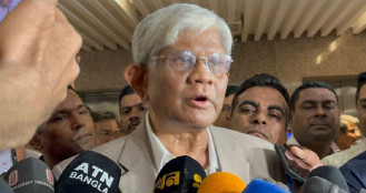 একীভূত পাঁচ ব্যাংকের শেয়ারহোল্ডারদের সুখবর দিলেন অর্থ উপদেষ্টা