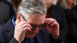 ক্ষমা চাওয়ার পরও থামছে না স্টারমারের বিপদ