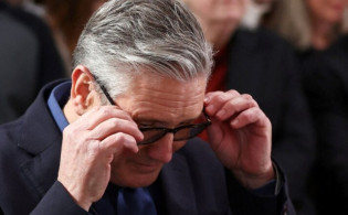 ক্ষমা চাওয়ার পরও থামছে না স্টারমারের বিপদ