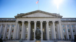 স্বর্ণ লেনদেন ঘিরে বিতর্ক, নিষেধাজ্ঞায় প্রতিষ্ঠান