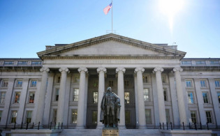 স্বর্ণ লেনদেন ঘিরে বিতর্ক, নিষেধাজ্ঞায় প্রতিষ্ঠান