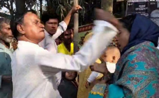 নারী প্রার্থীকে চড়থাপ্পড় মারলেন বিএনপি নেতা