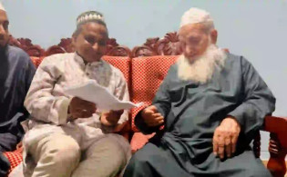 বিজয়ী বিএনপি প্রার্থী হেফাজত আমিরের কাছে গিয়ে যা করলেন