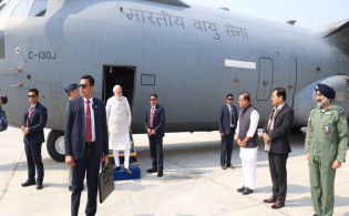 ইতিহাস গড়ল মোদির সফর— নামলেন হাইওয়েতে!