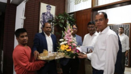 মমতা বন্দ্যোপাধ্যায় থেকে তারেক রহমান-এর জন্য বিশেষ উপহার