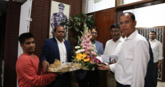 মমতা বন্দ্যোপাধ্যায় থেকে তারেক রহমান-এর জন্য বিশেষ উপহার