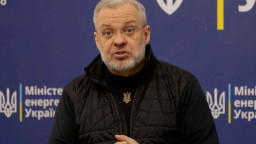 দেশ ছেড়ে পালানোর সময় গ্রেপ্তার সাবেক জ্বালানিমন্ত্রী