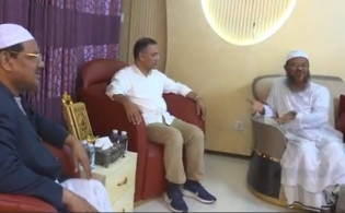 চরমোনাই পীরের বাসায় তারেক রহমান