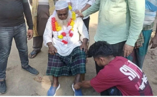 ১৭ বছর পর জুতা পরলেন সুরুজ পাঠান—পেছনের গল্প চমকপ্রদ