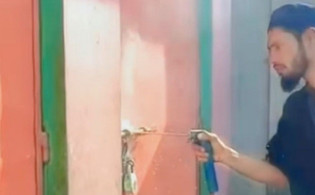 মসজিদের পাশে মদের দোকান; স্থানীয়রা নিয়েছেন চরম সিদ্ধান্ত!