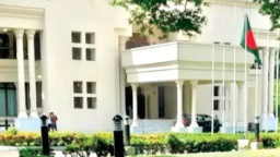 তিন উপদেষ্টা ক্ষমতা ধরে রাখতে চেয়েছিলেন