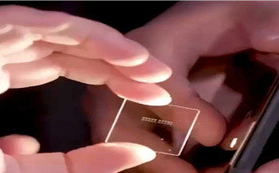 এক টুকরো কাচে মানব সভ্যতার সব তথ্য!