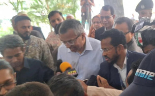 যোগদান করলেন নতুন গভর্নর