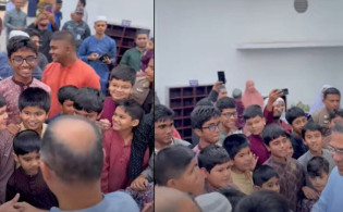 প্রধানমন্ত্রীর সঙ্গে শিশুদের মিষ্টি কুশল বিনিময়