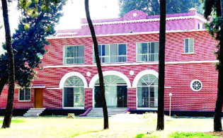 জামায়াত আমির উঠছেন যে লাল বাড়িতে!